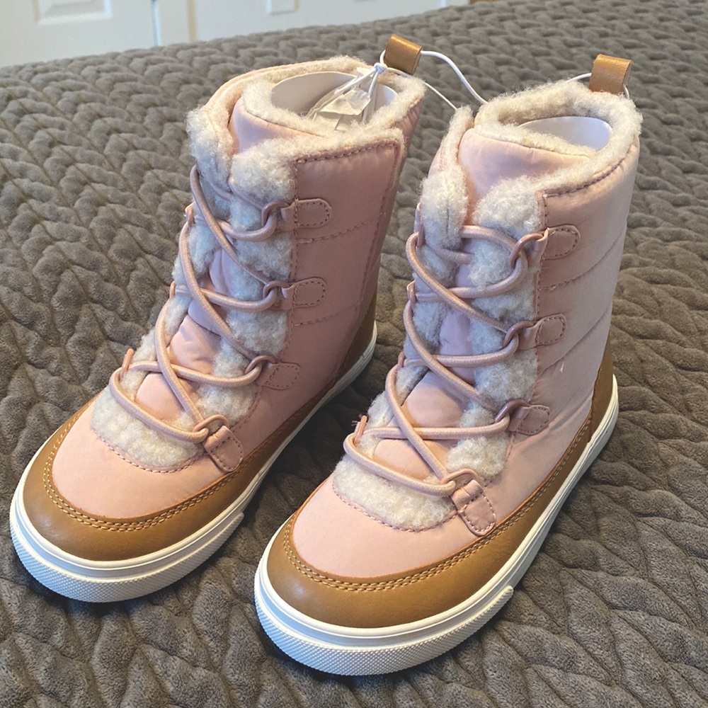 Brand new, tags attached, girls toddler snow boots from Old Navy. Size 11